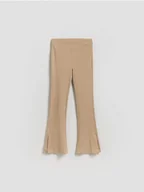 Spodnie i spodenki dla dziewczynek - Reserved - Prążkowane legginsy flared - beżowy - miniaturka - grafika 1