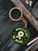 Breloczki dla dzieci - Brelok nauczyciel na medal - miniaturka - grafika 1