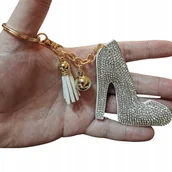 Breloki - Stylowy brelok szpilka w srebrnym kolorze - modny i kobiecy gadżet - miniaturka - grafika 1