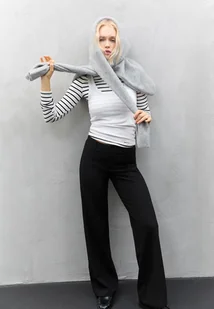 Stradivarius Spodnie wizytowe proste slim Czarny 32 - Spodnie damskie Stradivarius Spodnie wizytowe proste slim Czarny 32 - Spodnie damskie - miniaturka - grafika 1