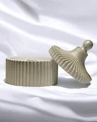 Świece - Świeca Perfumowana - Złocona Esencja - 90 ml - Zapach inspirowany perfumami Bottega - miniaturka - grafika 1