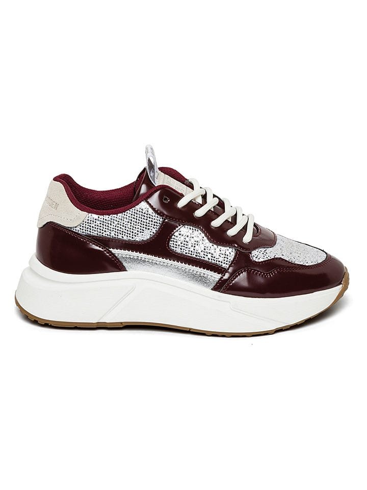 Steve Madden Sneakersy w kolorze srebrno-czerwonym