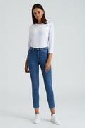 Spodnie damskie - Komfortowe jeansy slim fit, ciemnoniebieskie - Greenpoint - miniaturka - grafika 1