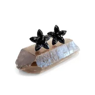 Kolczyki - Kwiaty czarny turmalin kolczyki sztyfty - miniaturka - grafika 1