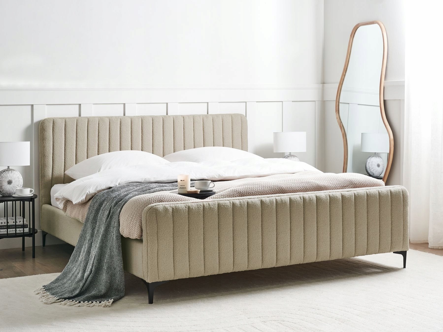 Beliani Łóżko Boucle LUNAN 180 x 200 cm Beżowy