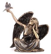 Figurki dekoracyjne - Figurka Elfa z Gołębiem Veronese Na Prezent - miniaturka - grafika 1