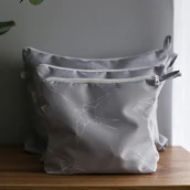 Kosmetyczki, organizery i kuferki - Wodoodporne kosmetyczki damskie - zestaw 3 sztuk - Jaskółki - miniaturka - grafika 1