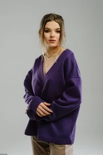 Prosty oversize sweter z długim rękawem fioletowego koloru - Swetry damskie - miniaturka - grafika 1