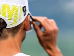 COMPRESSPORT Czapka biegowa z daszkiem PRO RACING CAP 2020 evening/primerose - Czapki i chusty sportowe męskie - miniaturka - grafika 4