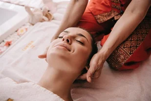Refleksoterapia – tajski masaż głowy w Bydgoszczy - Czasopisma - miniaturka - grafika 1