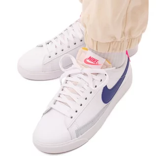 Sneakersy damskie - Nike Buty damskie Blazer Low - Biel DC9211-100 - grafika 1