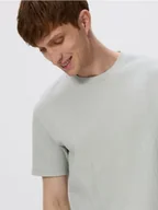 Dresy męskie - Reserved - Strukturalny t-shirt comfort fit - jasnozielony - miniaturka - grafika 1