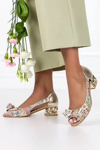 Wielokolorowe czółenka skórzane damskie z kokardą na niskim ozdobnym obcasie kwiaty PRODUKT POLSKI Casu 2798-40 - Czółenka - miniaturka - grafika 1