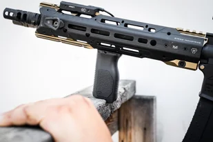 Strike Industries - Chwyt M-LOK Angled Vertical Grip - Long - Czarny - SI-AR-CMAG-L - Osprzęt do wiatrówek - miniaturka - grafika 19