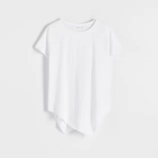 Koszulki i topy damskie - Reserved - T-shirt regular - Biały - grafika 1