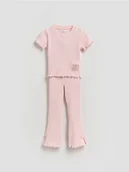 Spodnie i spodenki dla dziewczynek - Reserved - Prążkowany komplet z naszywką - pastelowy róż - miniaturka - grafika 1