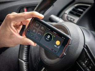 Yanosik GTM (Zestaw) Yanosik GTM z rocznym abonamentem + Brodit dedykowany uchwyt + Brodit organizer na przewody do samochodu - Nawigacja GPS - miniaturka - grafika 5