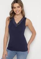 Bluzki damskie - Granatowy Bawełniany Top Ozdobiony Koronką przy Dekolcie Marithiel - miniaturka - grafika 1