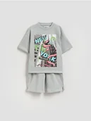 Spodnie i spodenki dla chłopców - Reserved - Bawełniany komplet - jasnoszary - miniaturka - grafika 1