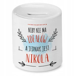 Skarbonka Dla Nikoli na Urodziny Idealny Prezent z Nadrukiem ze Zdjęciem + Opakowanie na prezent (wzór 03) - Skarbonki Skarbonka Dla Nikoli na Urodziny Idealny Prezent z Nadrukiem ze Zdjęciem + Opakowanie na prezent (wzór 03) - Skarbonki - miniaturka - grafika 1