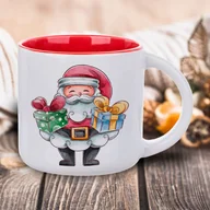 Kubki - Świąteczny kubek z czerwonym wnętrzem - Mikołaj z prezentami - miniaturka - grafika 1