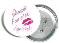 Wieczór panieński i kawalerski - Przypinka personalizowana biała z różowym napisem i ustami na Wieczór Panieński - miniaturka - grafika 1