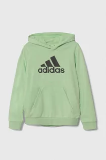 Bluzy dla chłopców - adidas bluza dziecięca kolor zielony z kapturem z nadrukiem - grafika 1