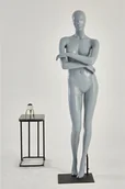 Manekiny wystawowe - F23-7 Szara kobieta Eurotondisplay stojący manekin szary matowy lakierowany nos w kształcie ust szyk i elegancja wysoka jakość - miniaturka - grafika 1
