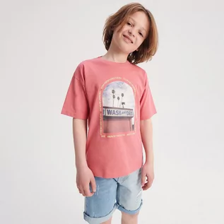 Koszulki dla chłopców - Reserved Reserved - Bawełniany t-shirt z nadrukiem - Różowy - grafika 1