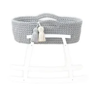 Domki dla lalek - Kołyska dla lalki- Kosz Mojżesza (SREBRNY SZARY) z materacem, zestawem pościeli, frędzlami + drewniana podstawa biała - miniaturka - grafika 1