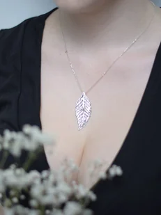Skrzydłokwiat duży biały - zawieszka srebrna - Naszyjniki - miniaturka - grafika 1