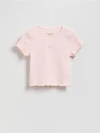 Koszulki dla dziewczynek - Reserved - Prążkowany t-shirt z haftem - pastelowy róż - miniaturka - grafika 1