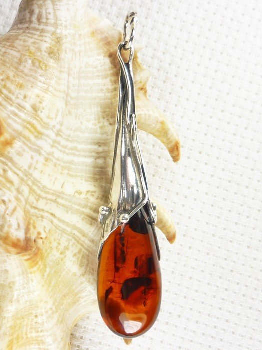 Wisiorek srebrny z bursztynem, handmade 611-21