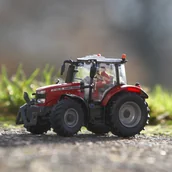 Samochody i pojazdy dla dzieci - Tomy Britains traktor Massey Ferguson 6718s 43235 - model lub pojazd - miniaturka - grafika 1