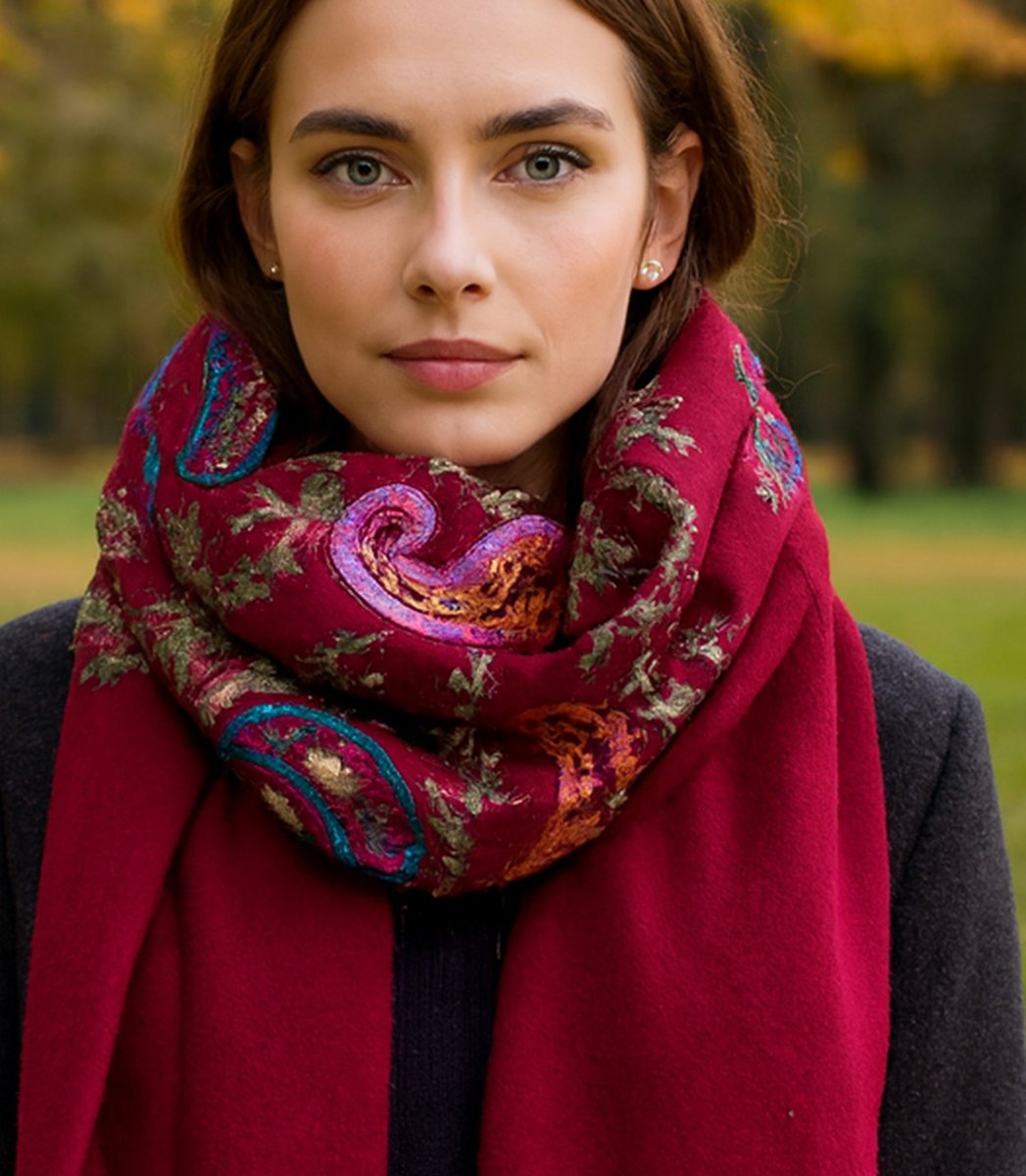 Szal damski z wzorem roślinnym i frędzlami