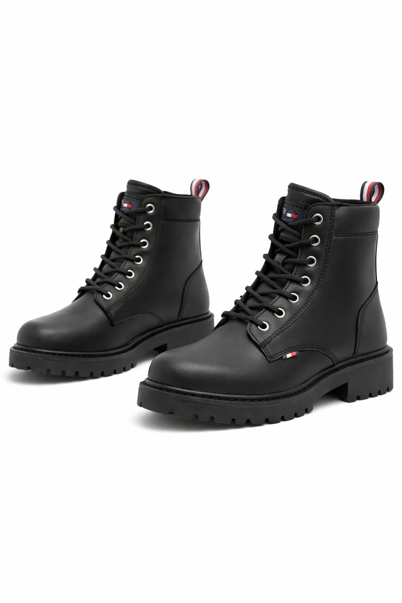 TOMMY HILFIGER CZARNE BOTKI DAMSKIE KLASYCZNE Z LOGO 40 1I4A