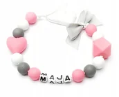 Akcesoria do smoczków - Silikonowa zawieszka z imieniem MAJA upominek NIEJ - miniaturka - grafika 1