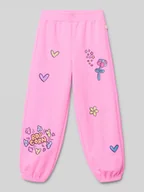 Spodnie i spodenki dla chłopców - Spodnie dresowe o kroju regular fit z nadrukiem z napisem - miniaturka - grafika 1