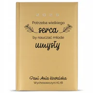 Notesy i bloczki - KALENDARZ A5 2025 Złoty Na Prezent Dla Nauczyciela WIELKIE SERCE IMIĘ Wzory - miniaturka - grafika 1