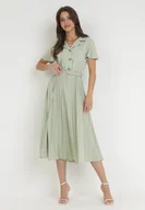 Sukienki - Zielona Plisowana Midi Sukienka na Guziki z Paskiem i Klamrą Taretha - miniaturka - grafika 1