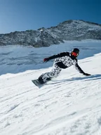 Kurtki męskie - 4F Kurtka snowboardowa membrana 15000 męska - czarna XXL - miniaturka - grafika 1