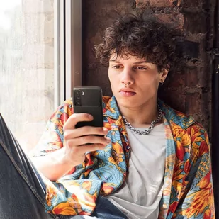 Etui do Samsung Galaxy S21 FE futerał Spigen Rugged Armor Matte Black + Szkło - Etui i futerały do telefonów - miniaturka - grafika 10