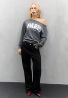 Bluzy damskie - Stradivarius Bluza z nadrukiem i odkrytym ramieniem Ciemnoszary S - miniaturka - grafika 1