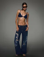 Spodnie damskie - Bershka Jeansy O Kroju Baggy Z Laserowym Nadrukiem Edycja Limitowana Kobieta 40 Niebieski - miniaturka - grafika 1