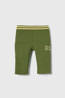 Spodnie i spodenki dla chłopców - Emporio Armani spodnie bawełniane niemowlęce kolor zielony wzorzyste - grafika 1