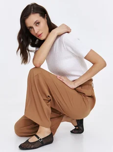 Spodnie damskie beżowe - SSP4477BE spodnie długie - TOP SECRET - Odzieżowy sklep internetowy TOP SECRET - Spodnie damskie Spodnie damskie beżowe - SSP4477BE spodnie długie - TOP SECRET - Odzieżowy sklep internetowy TOP SECRET - Spodnie damskie - miniaturka - grafika 1