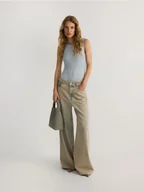 Koszulki i topy damskie - Reserved - Dzianinowe body - jasnoszary - miniaturka - grafika 1