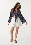 Spodenki damskie - Stradivarius Eleganckie spodenki z zakładkami Ecru 38 - miniaturka - grafika 1