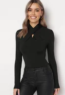 Bluzki damskie - Czarna Bluzka z Półgolfem Ozdobiona Drapowaniem Binare - miniaturka - grafika 1