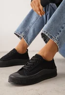 Trampki damskie - Czarne Klasyczne Trampki na Żłobionej Podeszwie Levanatia - miniaturka - grafika 1